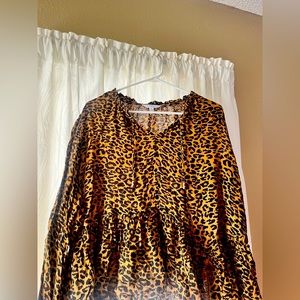 Women’s Leopard print top. XL